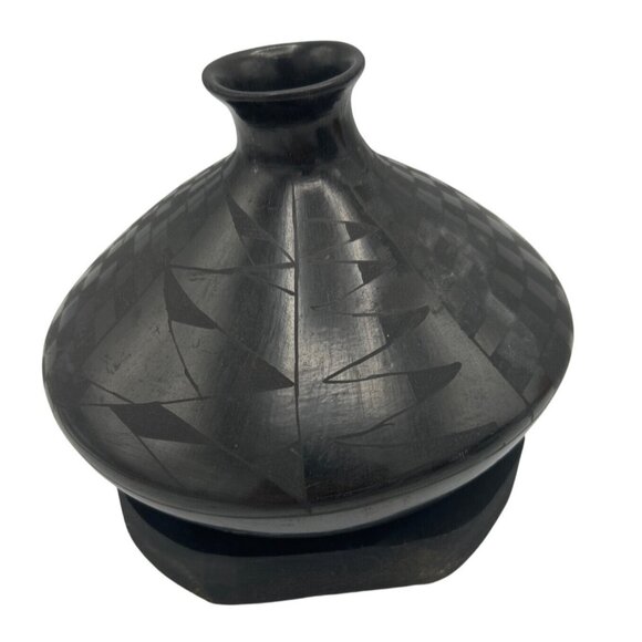 Pueblo Black Pottery Bud Vase Mato Ortiz Round bottom VTG 5.5" high 5" diameter - Picture 4 of 8